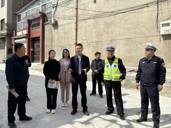 临汾侯马市公安局交通管理大队进社区开展交通安全宣传活动
