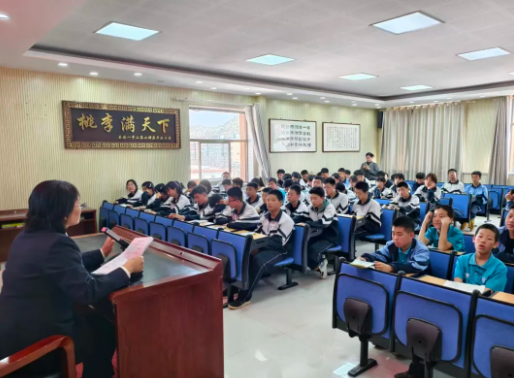 法治护航青春路，书香润泽少年心——山西吕梁石楼县检察院“橄榄石”未检团队走进石楼