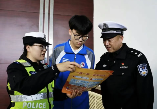 山西吕梁孝义公安交管大队：守护少年平安行   交通安全进校园