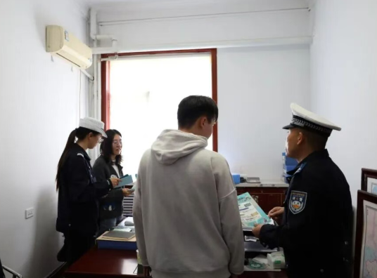 山西吕梁石楼县公安局交管大队：示范引领守交规  全域共治护平安