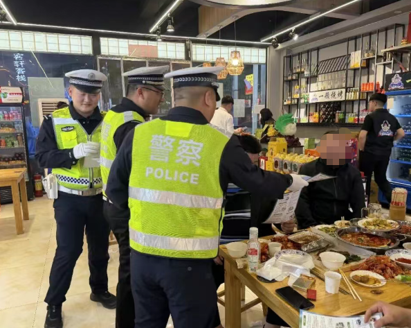 山西汾阳市公安局交管大队：酒香杏花迎盛会  安全护航伴五一