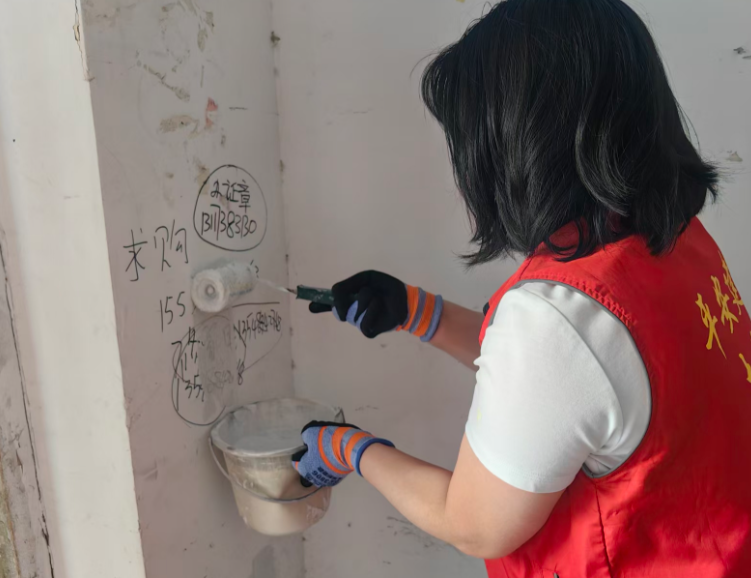 太原杏花岭区敦化坊街道：做指尖上的粉刷匠  让小楼道传递大文明