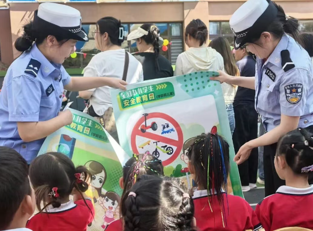 山西吕梁岚县公安交管大队：趣味宣教迎“六一”  交通安全伴童心