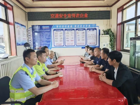 山西吕梁文水交管大队：紧绷“安全弦” 严把“运输关”