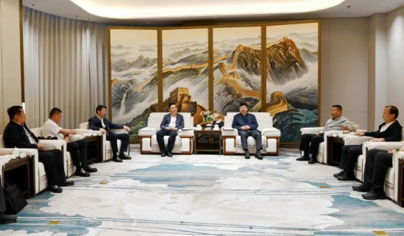 山西吕梁汾阳市委书记冯丽华赴汾酒集团、山西医药学院、山西农业