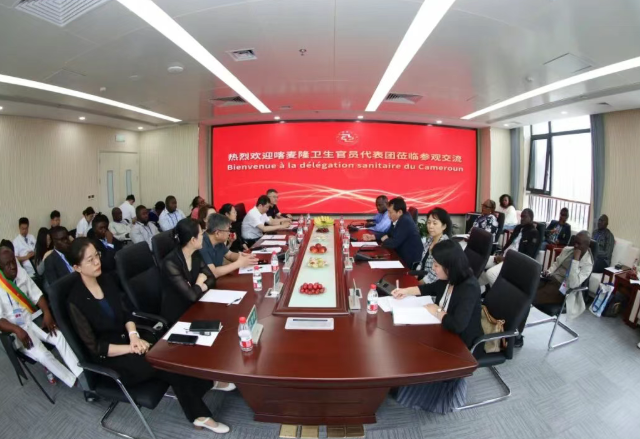 喀麦隆卫生官员代表团在临汾市中心医院参观交流