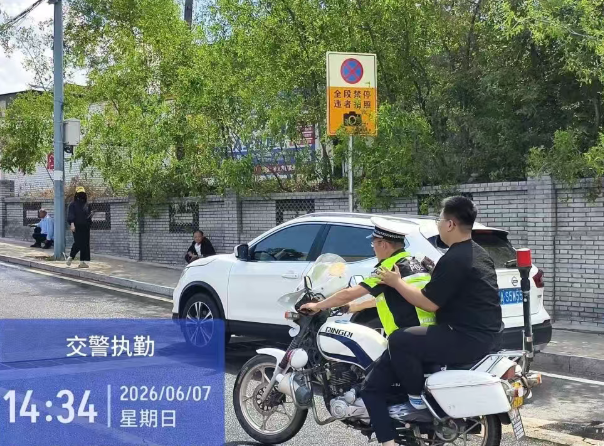 铁骑护航暖考场   山西吕梁兴县交警相伴助追梦
