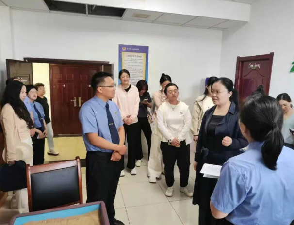 长治襄垣县妇联一行莅临县检察院观摩交流未成年人保护工作
