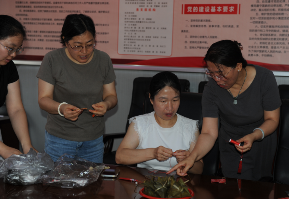 巧手制香囊  浓情过端午——临汾襄汾县住建局开展“浓情端午  欢乐过节”主题活动