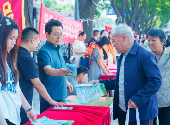 山西吕梁市生态环境局开展2026年安全生产月和节能宣传周宣传咨询活动