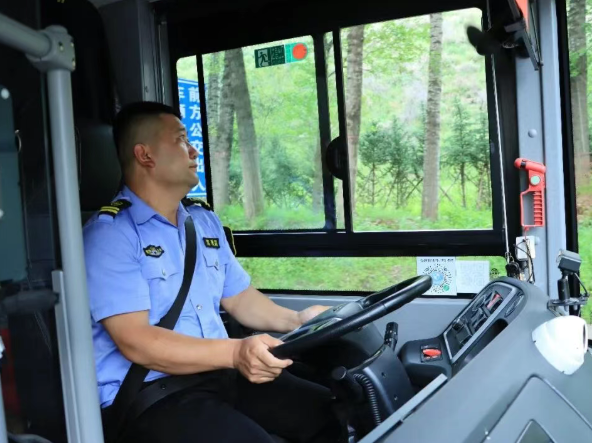 全国劳动模范刘强：方向盘后的十年坚守