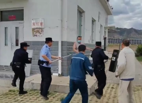 以练筑防  以备应战——大同天镇县公安局谷前堡派出所开展反恐专项应急演练