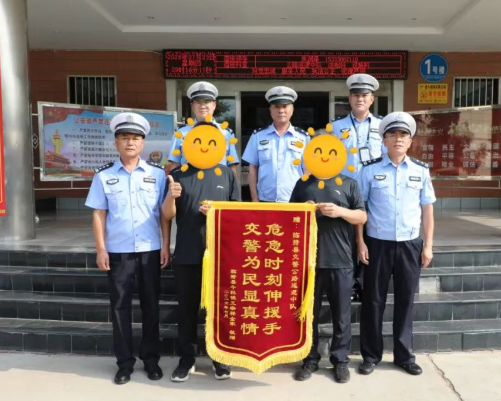 运城临猗：8旬老翁不慎跌入深沟  执勤交警紧急救援获赞