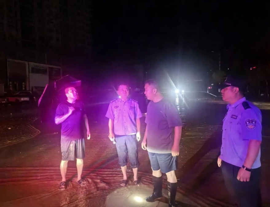 闻“汛”而动，向险而行！山西吕梁离石公安全力以赴投入防汛抢险一线