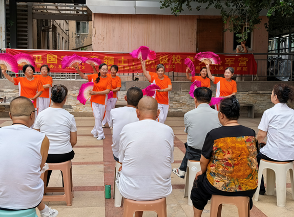 太原迎泽区桥东街道并州东街二社区：翩舞丝音庆双拥，暖心笃行敬老兵