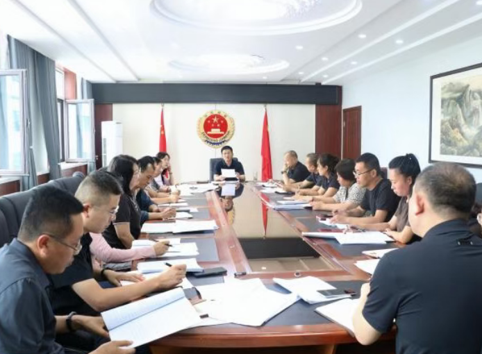 山西吕梁临县人民检察院召开党组理论学习中心组会议专题传达中国共产党临县第十六次代