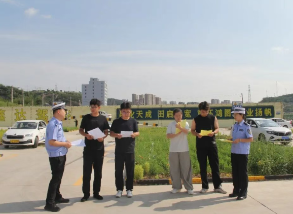 山西吕梁柳林公安交管大队：暑期学车热潮不减   安全驾驶牢记心间