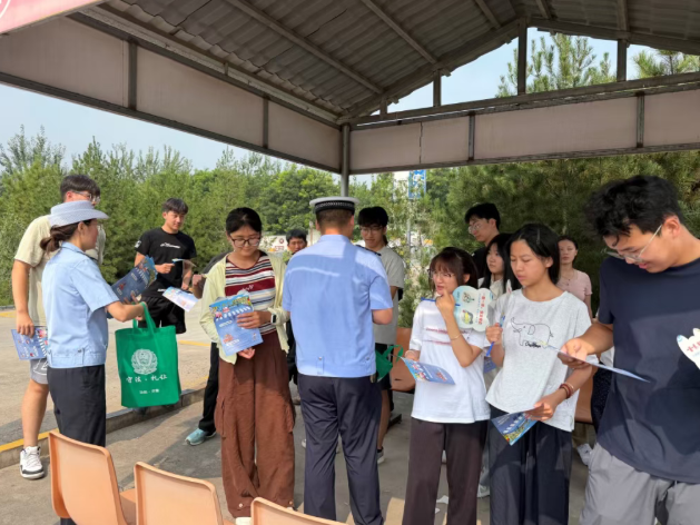 暑期学车正当时！山西吕梁汾阳公安交管大队进驾校，为“准司机”拧紧安全阀门