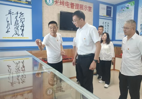 山西吕梁市气象局机关第一党支部联合市无线电管理局党支部开展“电波护航新城梦  气