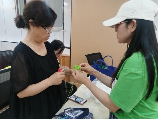 太原万柏林区和平街道玉园北社区：巧手工匠聚社区   钩织欢乐暖民心
