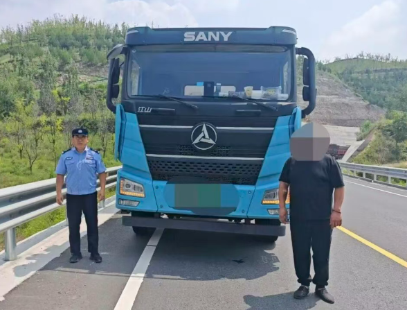 科技护航平安路——山西吕梁石楼县辛关派出所联合交管部门精准查处疲劳驾驶