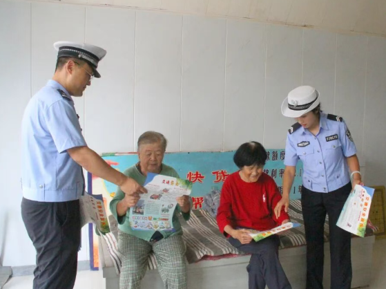 山西吕梁中阳：“敲门入户”送安全，交安宣传“零距离”