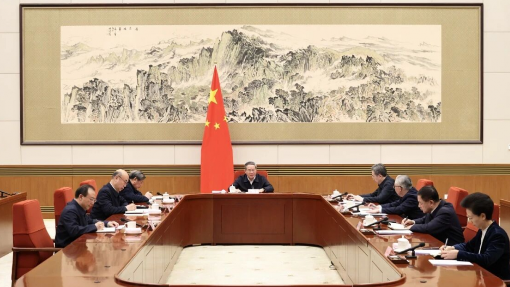 李强主持召开国务院党组会议  学习贯彻习近平总书记