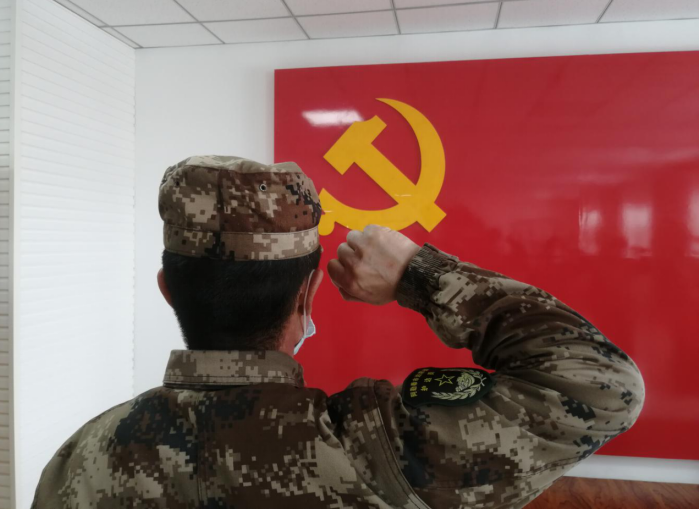 护边员：用一生去守护 那耀眼的中国红