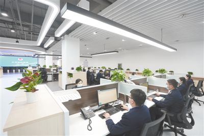 感受“非接触式”办税缴费（体验·新时代·追梦人·聚焦财税金融服务②）