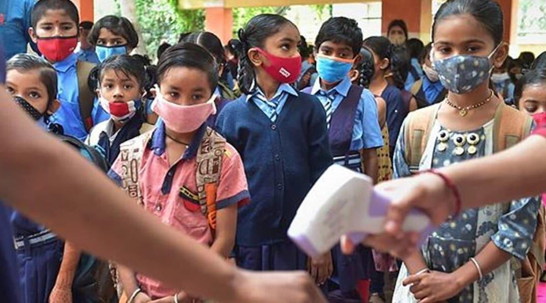 印度新冠疫情持续加重 新德里或将“全面宵禁”