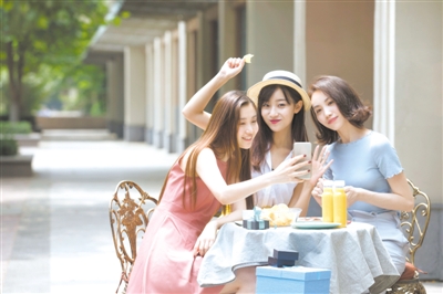 不必过分羡慕，有些“社牛”的底色可能是自卑