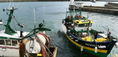 英法捕鱼权纠纷升级 英国警告称将采取反制措施