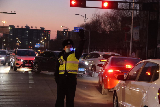 您过节，我守护！——陕西榆林高新交警大队圆满完成2022年“元旦”期间交通安保工