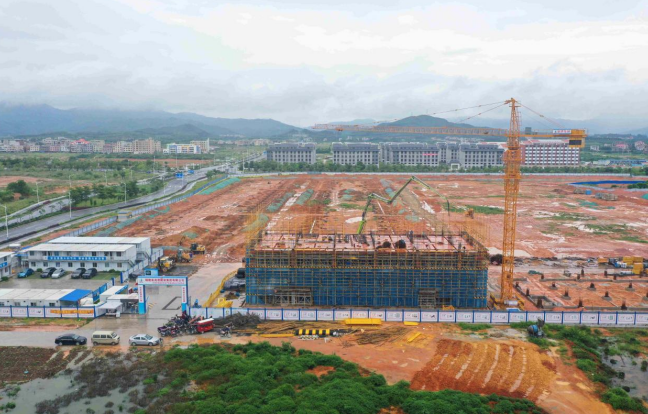 福建漳浦：总投资20亿项目上演雨中加速度