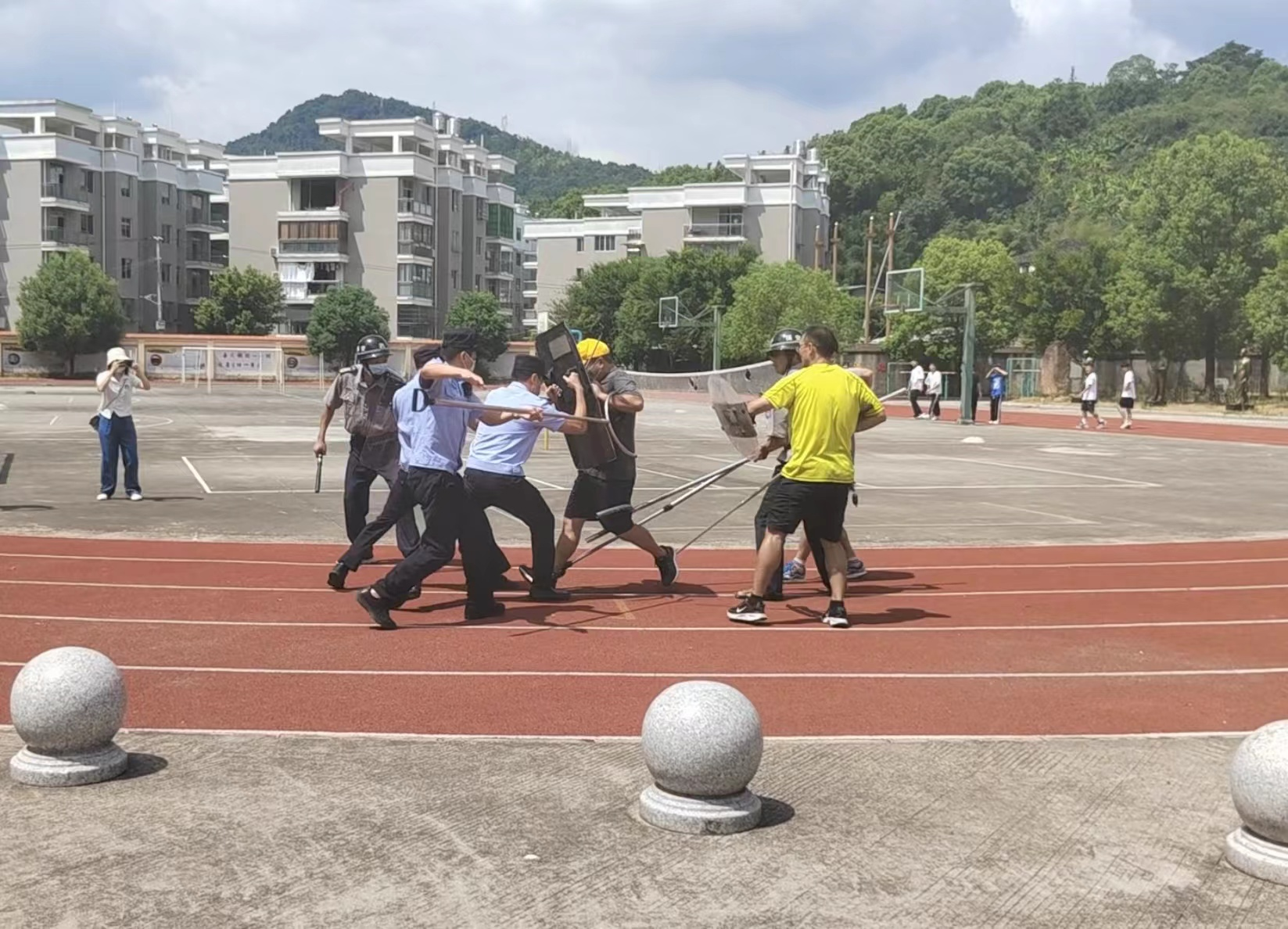 福建福安溪潭派出所：反恐演练暨安全检查进校园