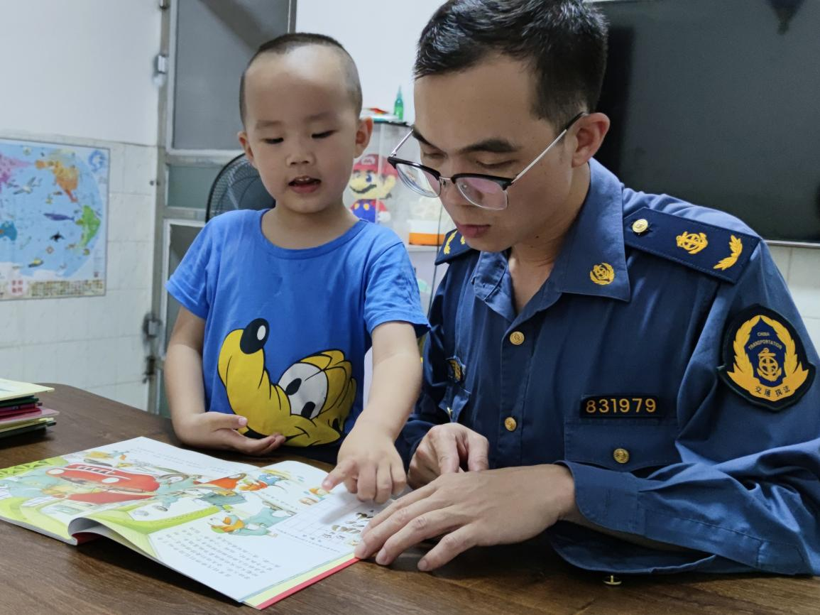 福建龙岩高速：庆六一  共阅（绘）好家风