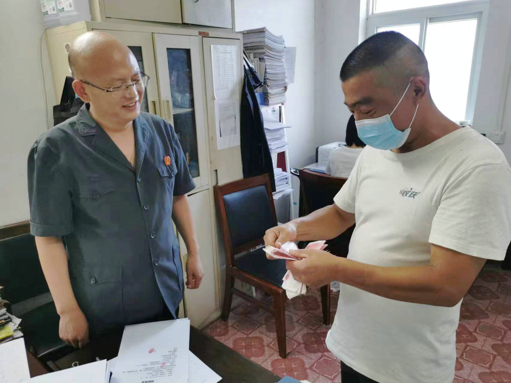 驾校学员遭遇退费难 河南太康法官倾心调解化纠纷