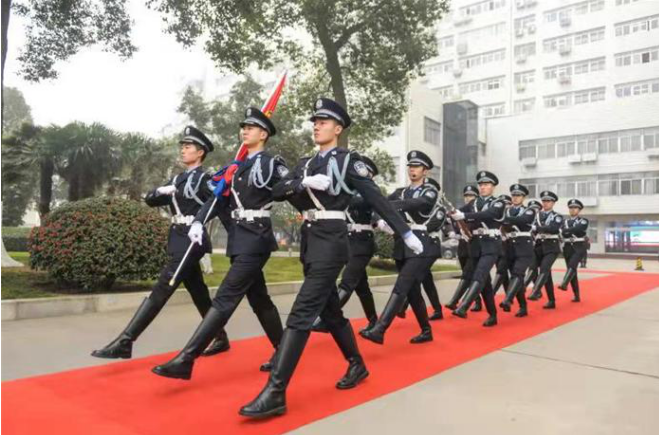 河南省公安厅隆重举行警旗升旗仪式