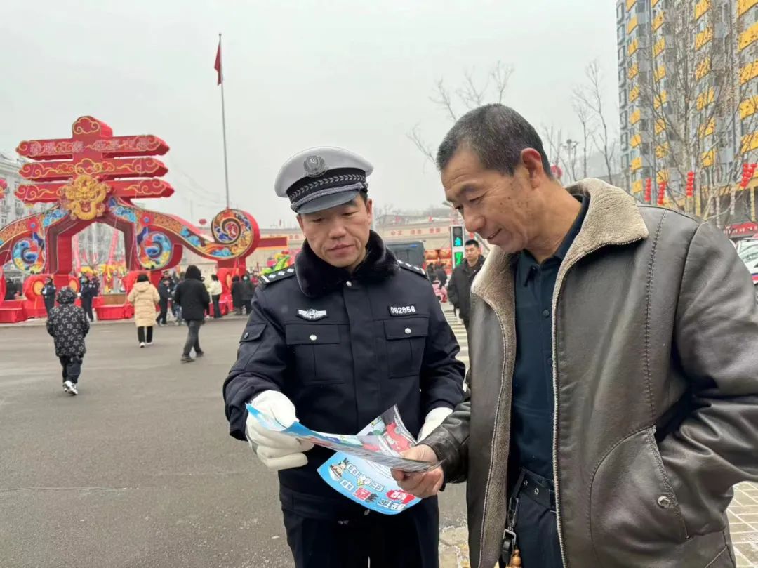 临汾公安交警持续开展“一盔一带”安全守护行动