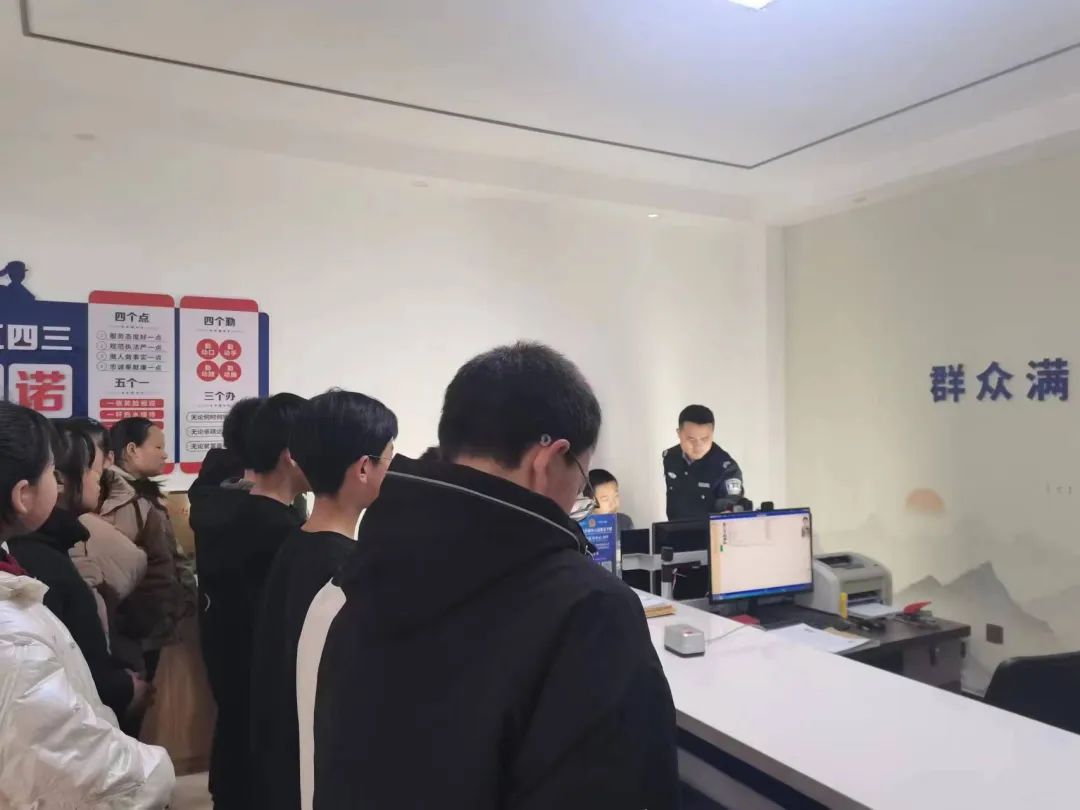 长治壶关公安为中考考生集中办理居民身份证