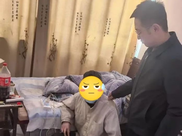 【拍案惊奇】网恋“美女”竟是秃顶络腮胡大叔！