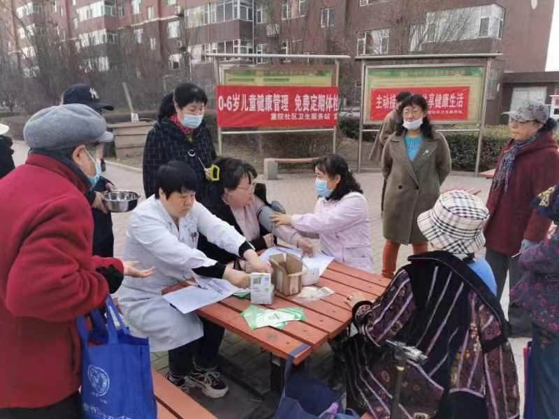 太原万柏林区和平街道重院社区：义诊送温暖  惠民暖人心