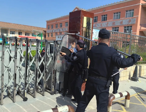 安全“童”行——长治壶关集店派出所进校园开展反恐防暴演练