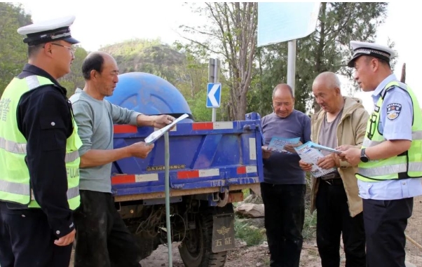 临汾公安交警组织开展《道交法》颁布实施20周年主题宣传活动