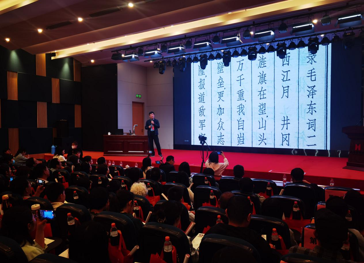 小长假首日，太原市博物馆已开启“人从众”模式