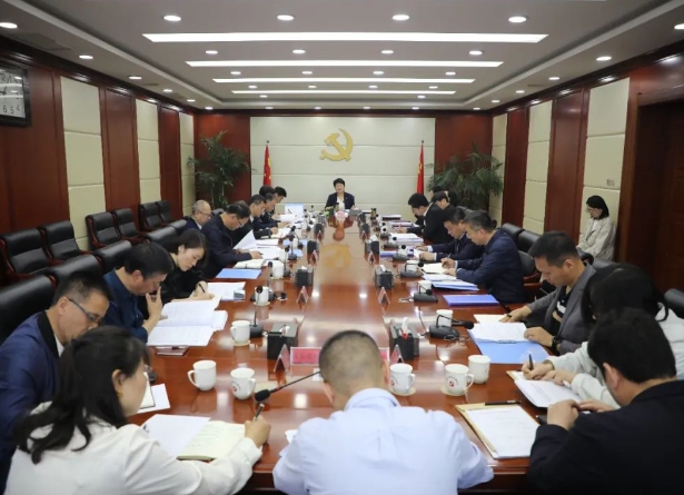 太原尖草坪区召开六届区委常委会第136次会议