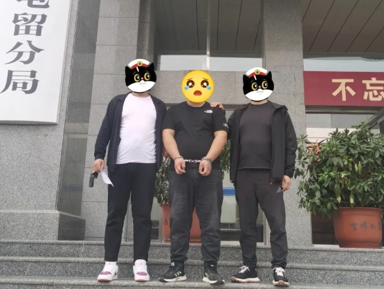 【一线聚焦】一张挂了九年的照片