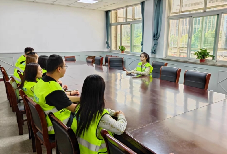 太原市政集团一公司团支部组织团员青年观看《时代楷模发布厅》