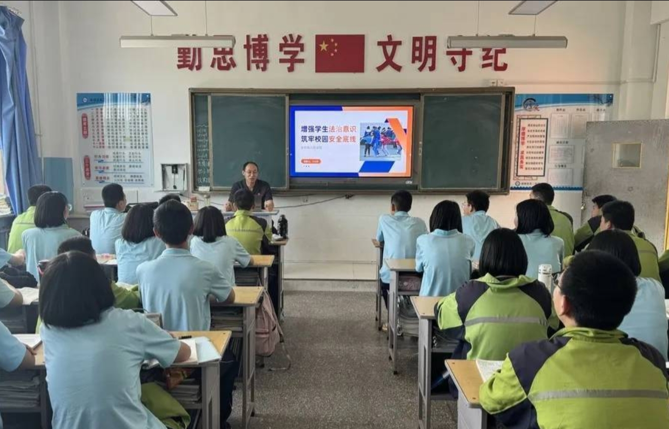 太原小店区康宁街社区离退休党员志愿者书写最美“夕阳红”