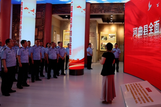 忻州河曲县公安局组织党员民辅警赴河曲县全面从严治党教育基地开展警示教育活动